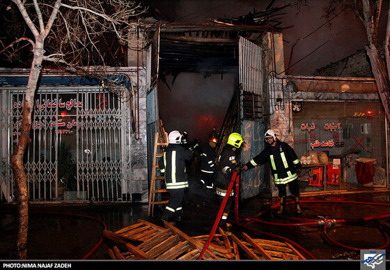  اطفای حریق انبار چوب