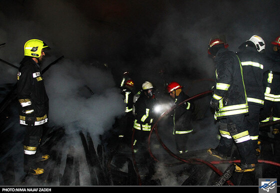  اطفای حریق انبار چوب