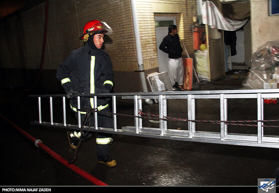  اطفای حریق انبار چوب