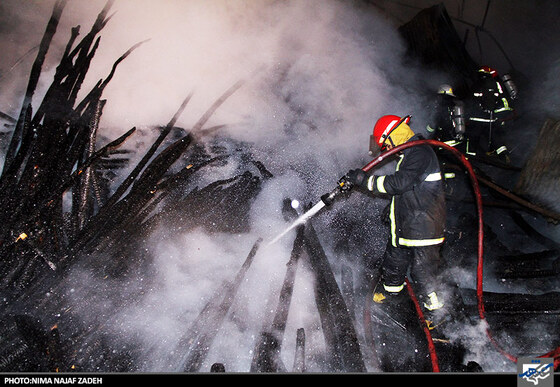  اطفای حریق انبار چوب