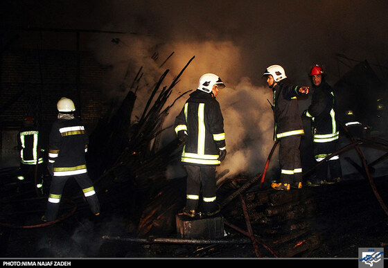  اطفای حریق انبار چوب