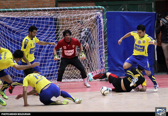 دیدار فوتسال تیم های میثاق تهران و فرش آرا مشهد