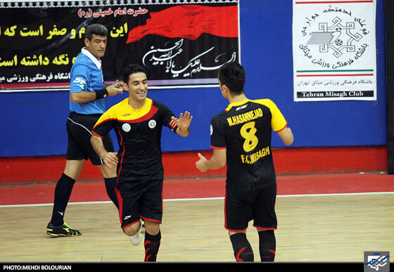 دیدار فوتسال تیم های میثاق تهران و فرش آرا مشهد