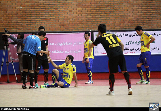 دیدار فوتسال تیم های میثاق تهران و فرش آرا مشهد