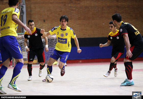 دیدار فوتسال تیم های میثاق تهران و فرش آرا مشهد