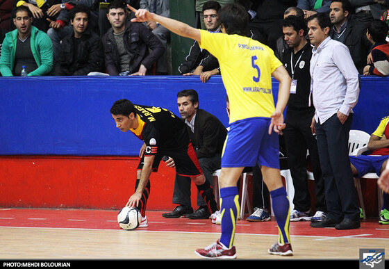 دیدار فوتسال تیم های میثاق تهران و فرش آرا مشهد