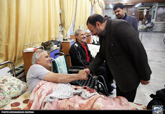  عیادت رییس و اعضای شورای اسلامی شهر مشهد از جانبازان آسایشگاه امام خمینی (ره)