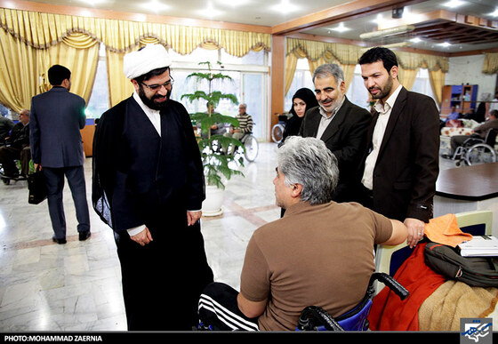  عیادت رییس و اعضای شورای اسلامی شهر مشهد از جانبازان آسایشگاه امام خمینی (ره)