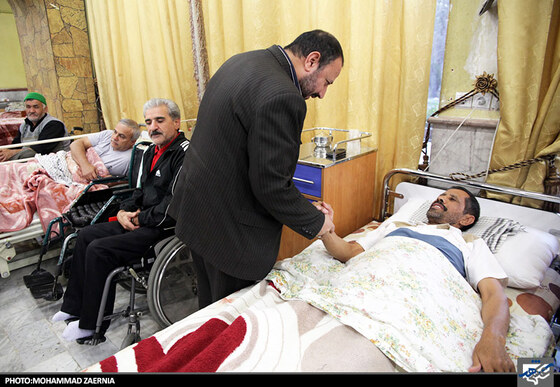  عیادت رییس و اعضای شورای اسلامی شهر مشهد از جانبازان آسایشگاه امام خمینی (ره)