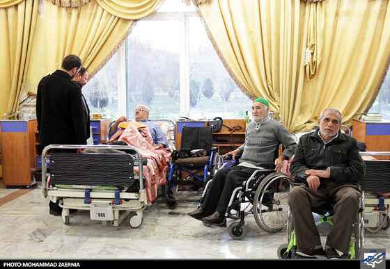  عیادت رییس و اعضای شورای اسلامی شهر مشهد از جانبازان آسایشگاه امام خمینی (ره)