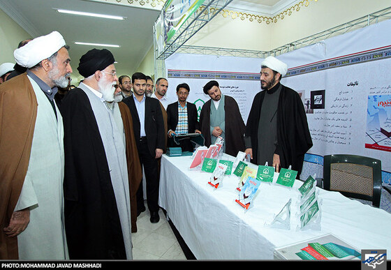 بازدید آیت الله علم الهدی امام جمعه مشهد از نمایشگاه دستاوردهای حوزه علمیه خراسان