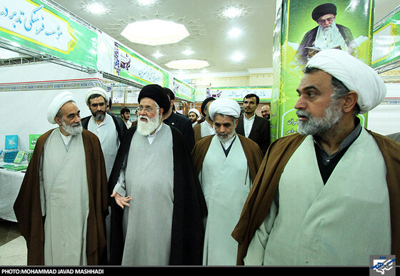بازدید آیت الله علم الهدی امام جمعه مشهد از نمایشگاه دستاوردهای حوزه علمیه خراسان