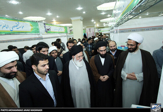 بازدید آیت الله علم الهدی امام جمعه مشهد از نمایشگاه دستاوردهای حوزه علمیه خراسان