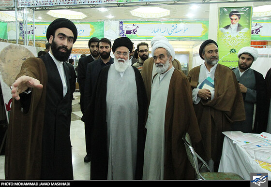 بازدید آیت الله علم الهدی امام جمعه مشهد از نمایشگاه دستاوردهای حوزه علمیه خراسان