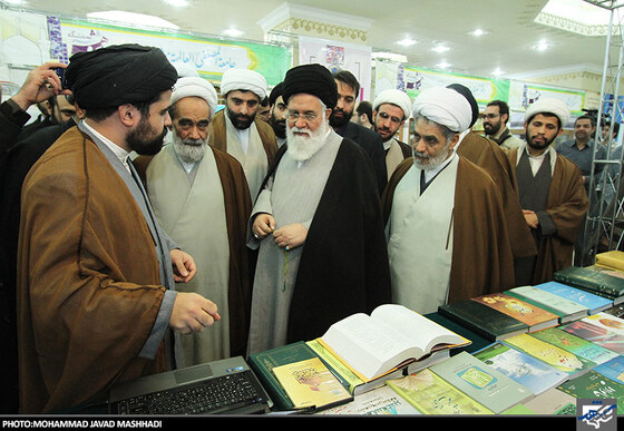 بازدید آیت الله علم الهدی امام جمعه مشهد از نمایشگاه دستاوردهای حوزه علمیه خراسان