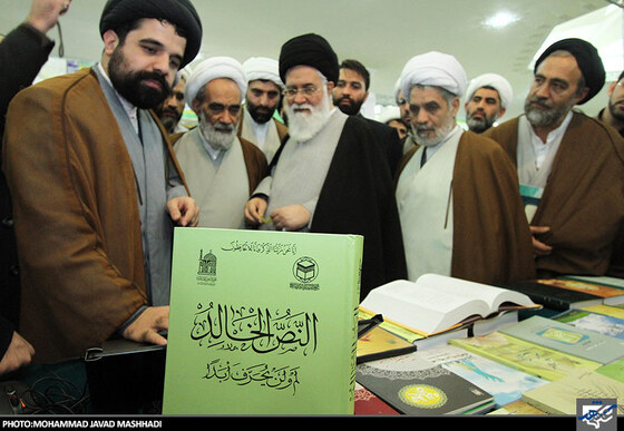بازدید آیت الله علم الهدی امام جمعه مشهد از نمایشگاه دستاوردهای حوزه علمیه خراسان