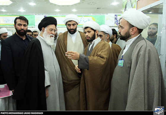 بازدید آیت الله علم الهدی امام جمعه مشهد از نمایشگاه دستاوردهای حوزه علمیه خراسان