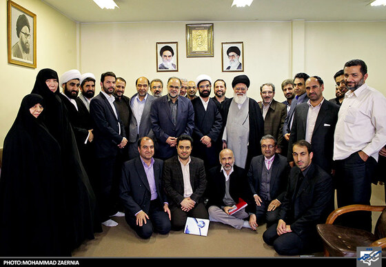 عکس یادگاری اعضای شورای اسلامی شهر مشهد با آیت الله علم الهدی