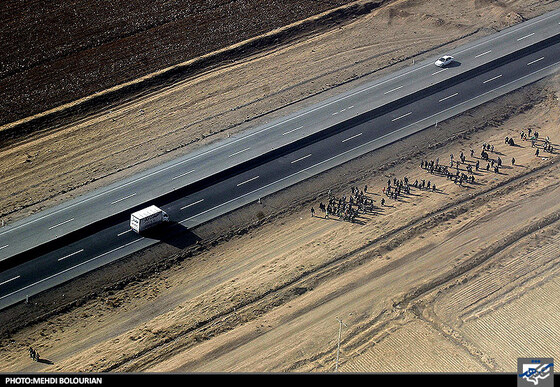 تصاویر هوایی حرکت زائرین پیاده امام رضا(ع)