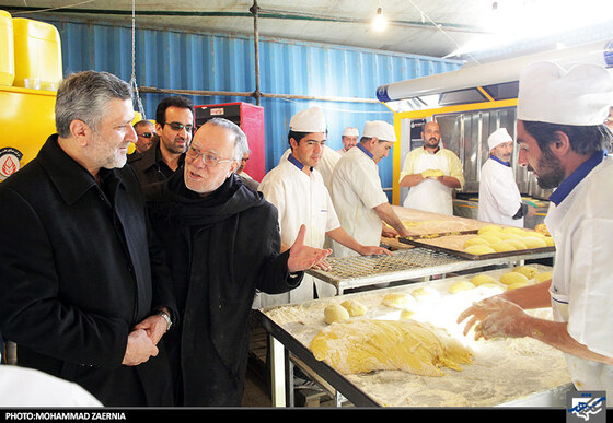 بازدید شهردار از ایستگاههای استقبال از زائرین پیاده 