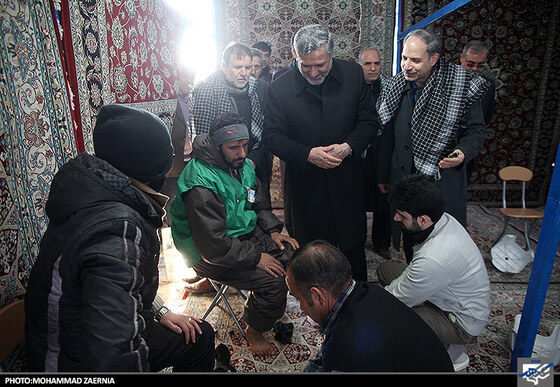 بازدید شهردار از ایستگاههای استقبال از زائرین پیاده 