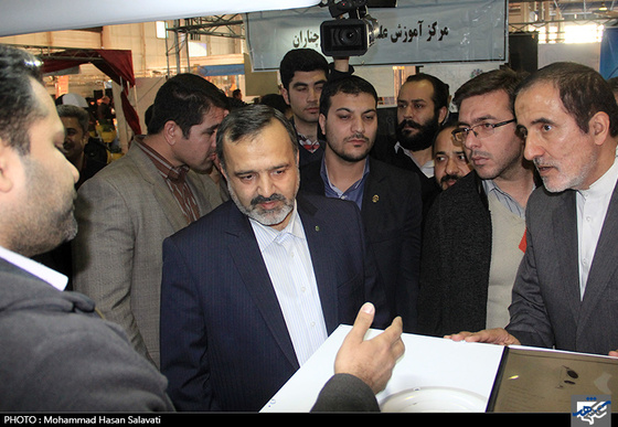 بازدید استاندار خراسان رضوی از نمایشگاه پژوهش 
