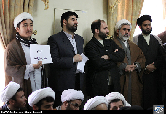 تجمع طلاب حوزه های علمیه مشهد در محکومیت توهین به ساحت پیامبر(ص)