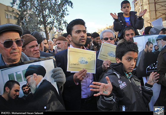 تجمع مردم مشهد در اعتراض به هتک حرمت پیامبر (ص)