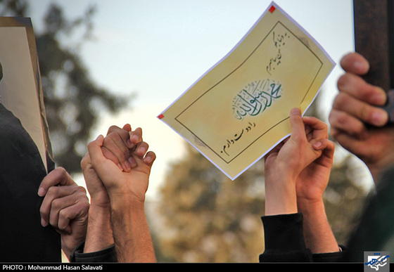 تجمع مردم مشهد در اعتراض به هتک حرمت پیامبر (ص)