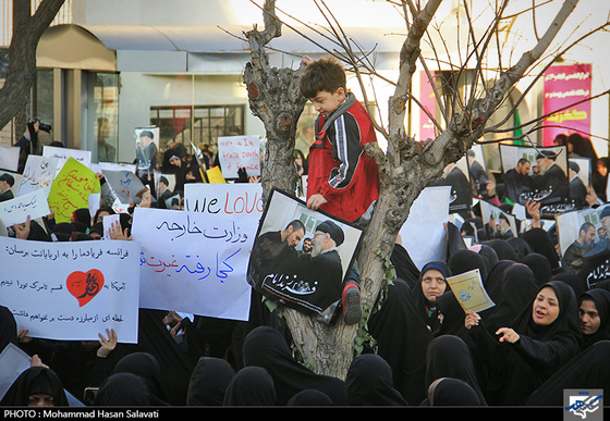 تجمع مردم مشهد در اعتراض به هتک حرمت پیامبر (ص)