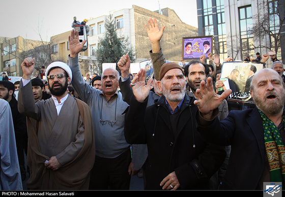 تجمع مردم مشهد در اعتراض به هتک حرمت پیامبر (ص)