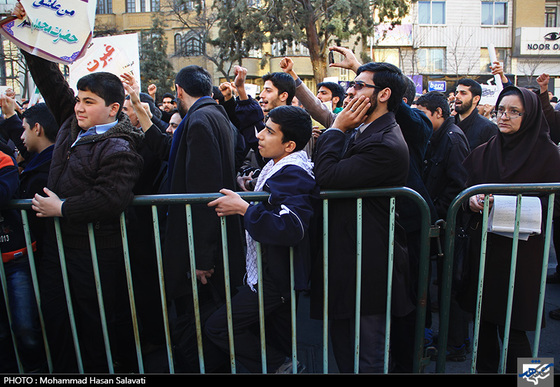 تجمع مردم مشهد در اعتراض به هتک حرمت پیامبر (ص)