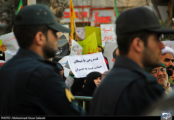 تجمع مردم مشهد در اعتراض به هتک حرمت پیامبر (ص)