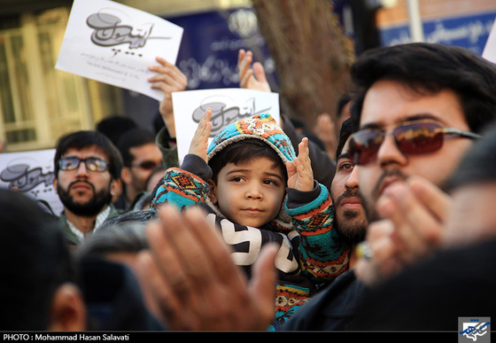 تجمع مردم مشهد در اعتراض به هتک حرمت پیامبر (ص)