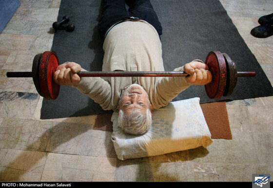 نیم قرن با گلاب و انقلاب