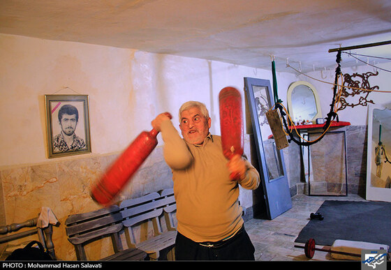 نیم قرن با گلاب و انقلاب