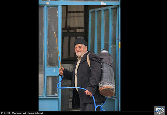 نیم قرن با گلاب و انقلاب