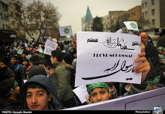  تجمع اعتراض آمیز کودکان نسبت به هتک حرمت پیامبر اکرم (ص) مقابل دفتر سازمان ملل 