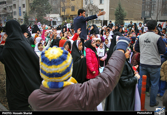  تجمع اعتراض آمیز کودکان نسبت به هتک حرمت پیامبر اکرم (ص) مقابل دفتر سازمان ملل 