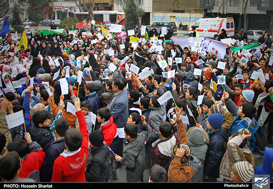  تجمع اعتراض آمیز کودکان نسبت به هتک حرمت پیامبر اکرم (ص) مقابل دفتر سازمان ملل 