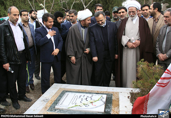 آئین غبارروبی و عطر افشانی مزار شهدا