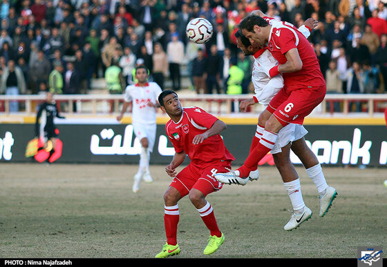  دیدار تیم‌های فوتبال پدیده مشهد و پرسپولیس