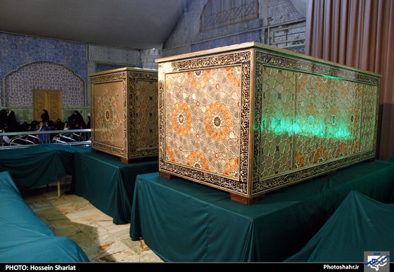 مراسم بدرقه صندوقهای ضریح امامین جوادین(ع) در حرم مطهر رضوی 