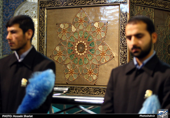 مراسم بدرقه صندوقهای ضریح امامین جوادین(ع) در حرم مطهر رضوی 