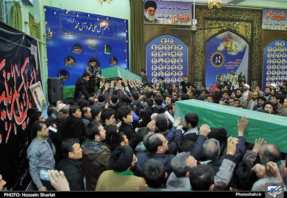 مراسم وداع با پیکر مطهر 7 شهید مدافع حرم در مسجد آیت الله فقیه سبزواری