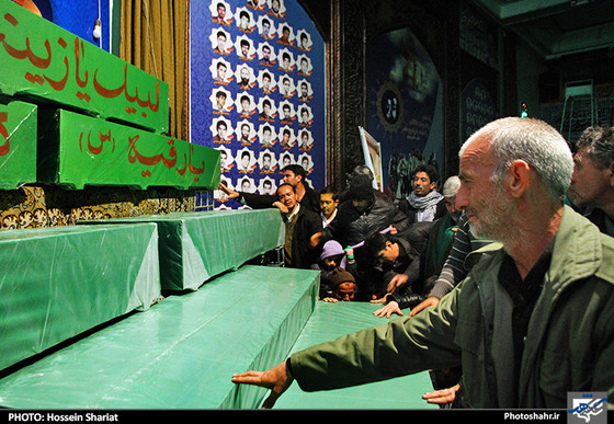 مراسم وداع با پیکر مطهر 7 شهید مدافع حرم در مسجد آیت الله فقیه سبزواری