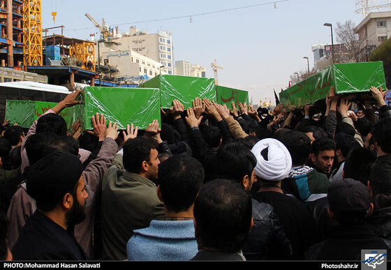 گزارش تصویری مراسم تشییع پیکر مطهر7 شهید مدافع حرم حضرت زینب(س) در مشهد مقدس