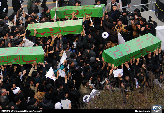 گزارش تصویری مراسم تشییع پیکر مطهر7 شهید مدافع حرم حضرت زینب(س) در مشهد مقدس
