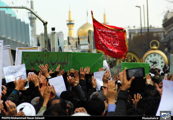 گزارش تصویری مراسم تشییع پیکر مطهر7 شهید مدافع حرم حضرت زینب(س) در مشهد مقدس