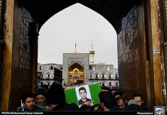 گزارش تصویری مراسم تشییع پیکر مطهر7 شهید مدافع حرم حضرت زینب(س) در مشهد مقدس | حرم مطهر امام رضا ( علیه السلام)